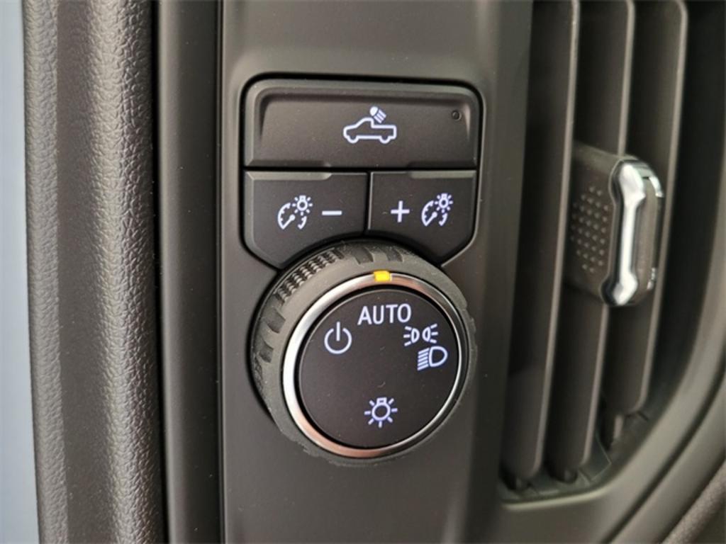 2023 Chevrolet Silverado - $42,034