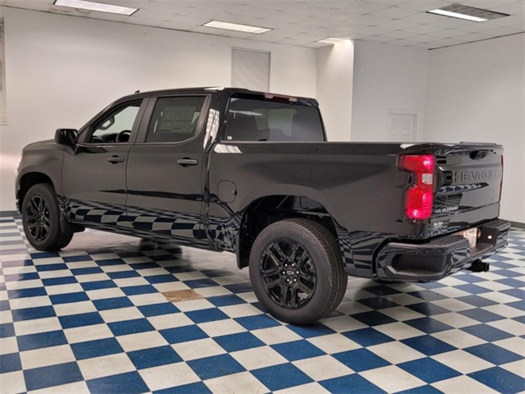 2023 Chevrolet Silverado - $42,034
