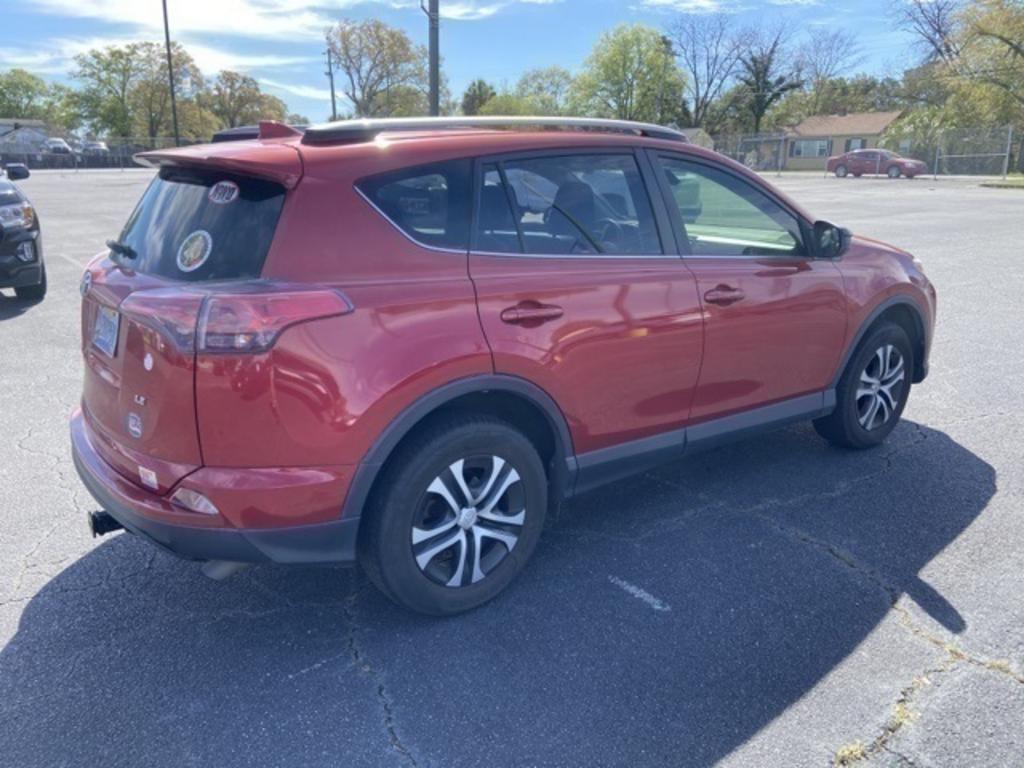 2017 Toyota RAV4 LE photo