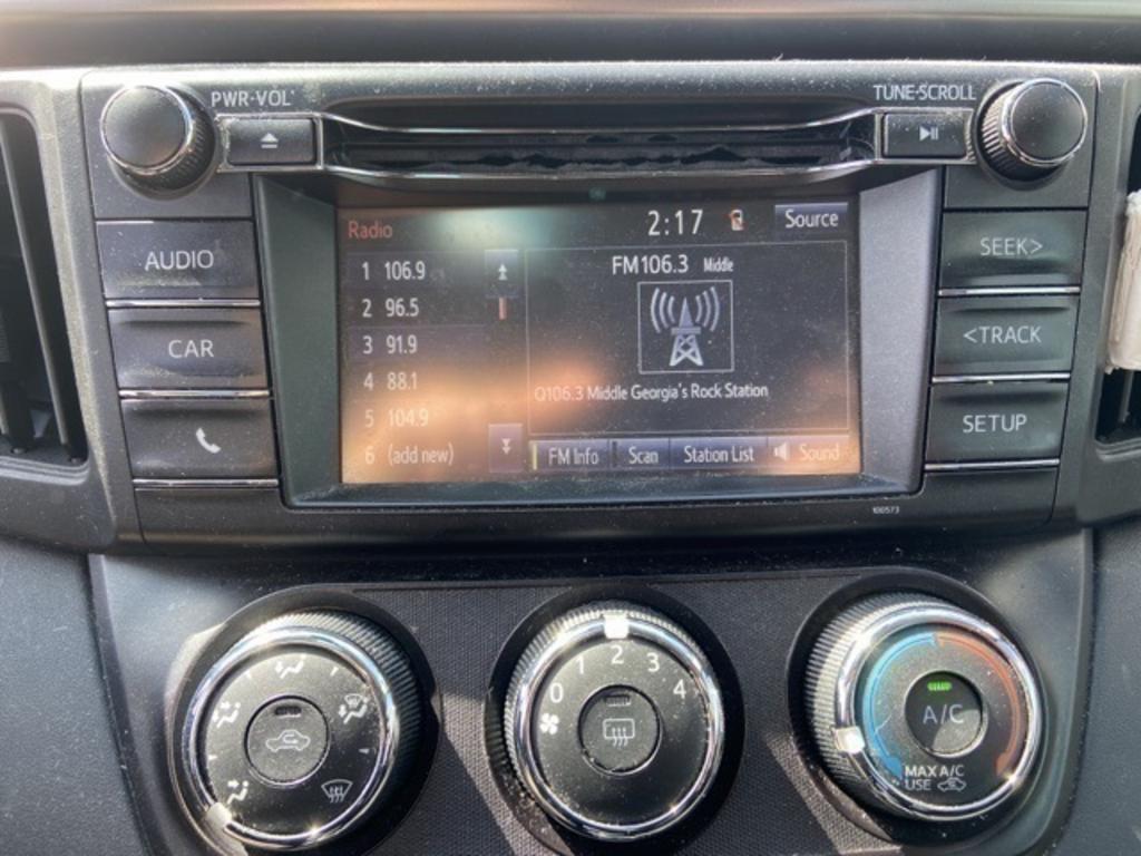2017 Toyota RAV4 LE photo