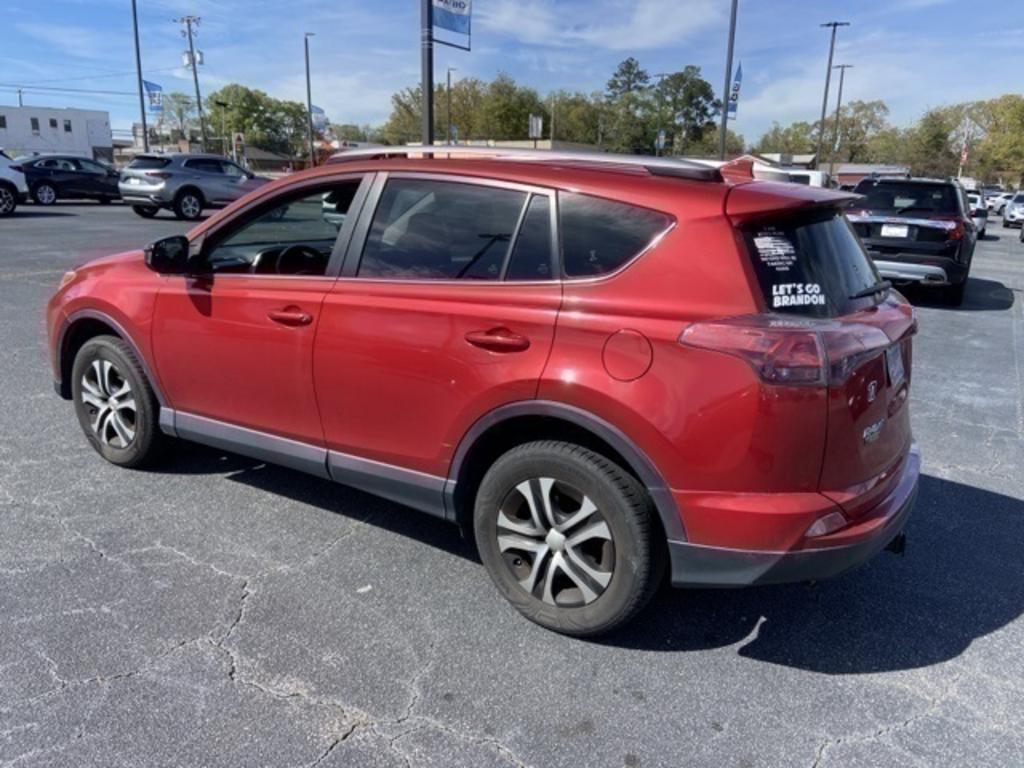 2017 Toyota RAV4 LE photo