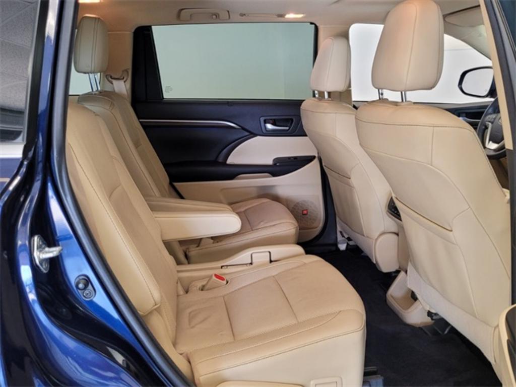 2016 Toyota Highlander - $30,000