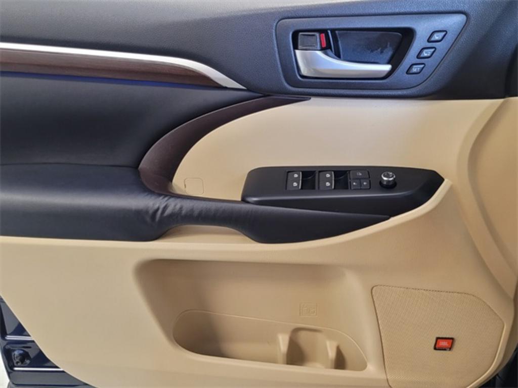 2016 Toyota Highlander - $30,000