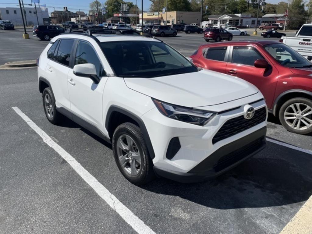 2022 Toyota RAV4 XLE photo
