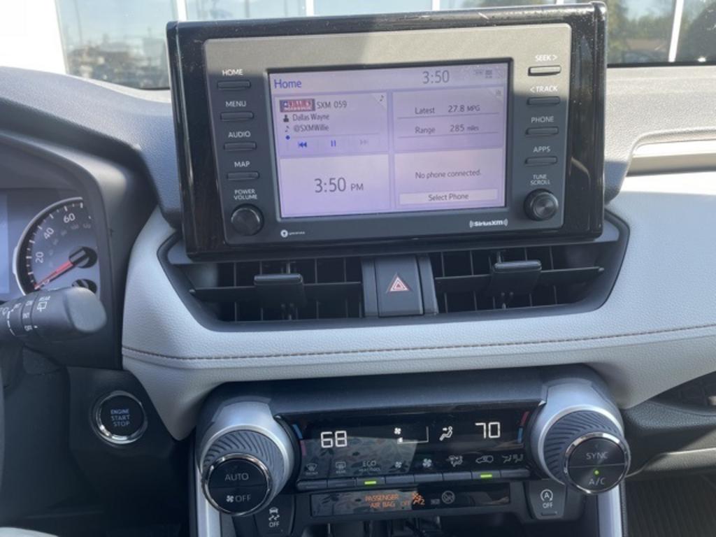 2022 Toyota RAV4 XLE photo