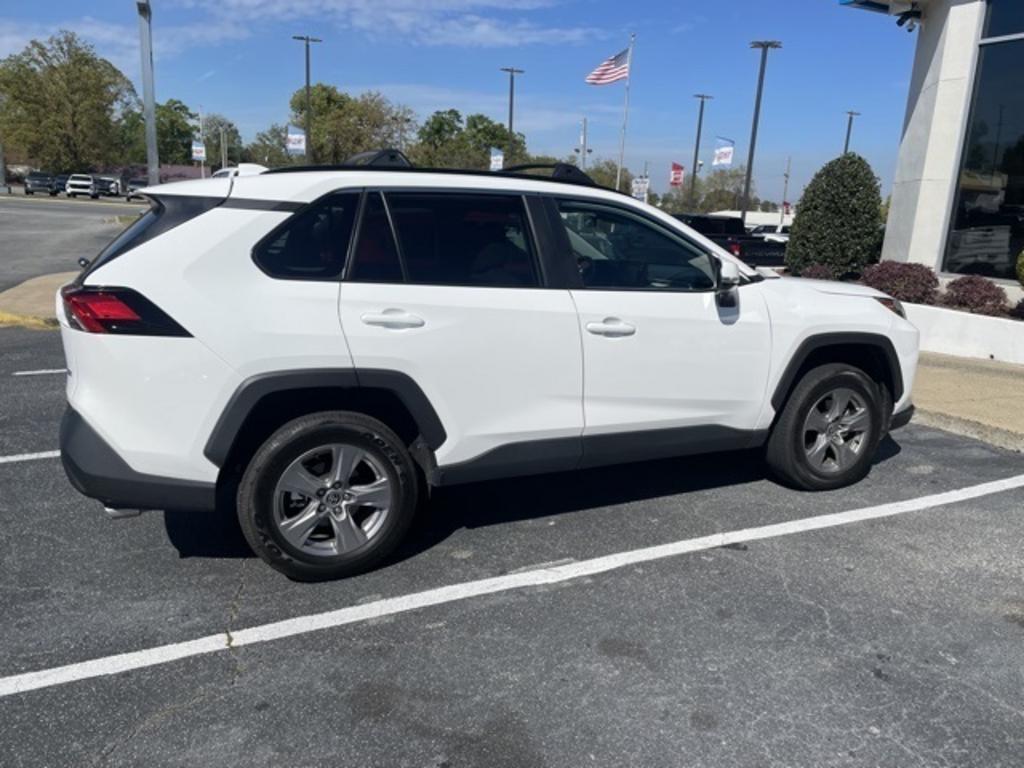 2022 Toyota RAV4 XLE photo