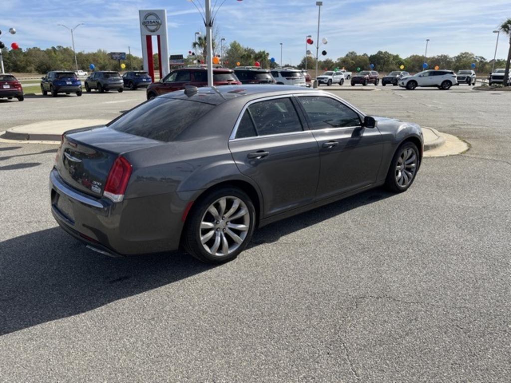 2018 Chrysler 300 - $19,500