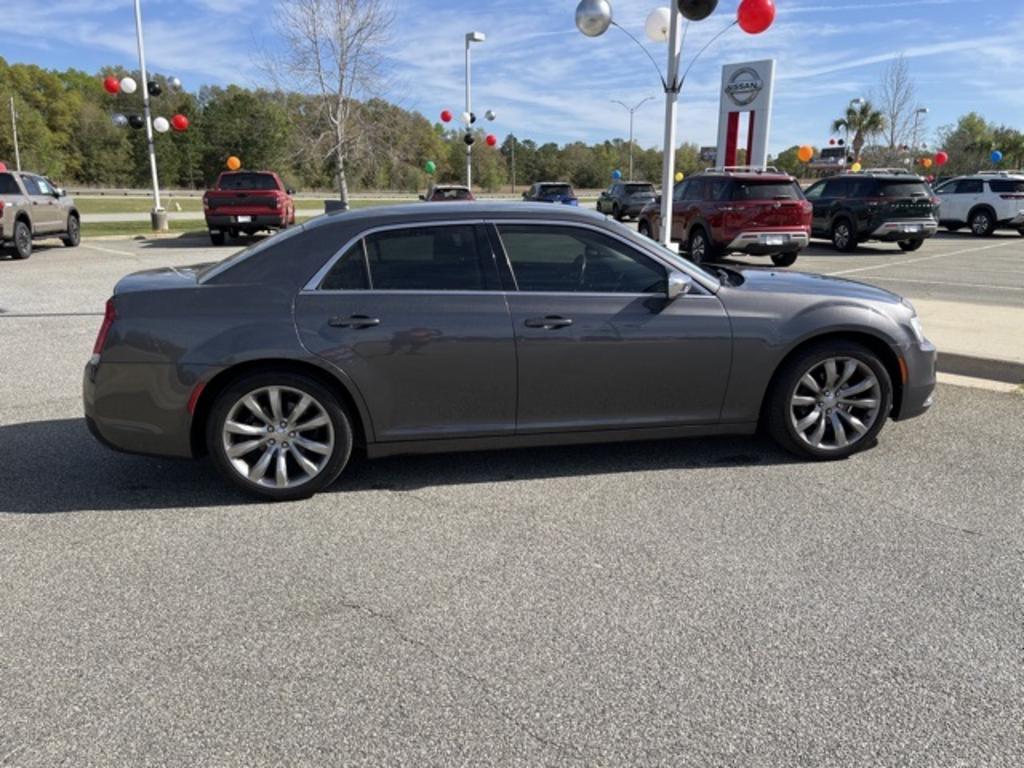 2018 Chrysler 300 - $19,500
