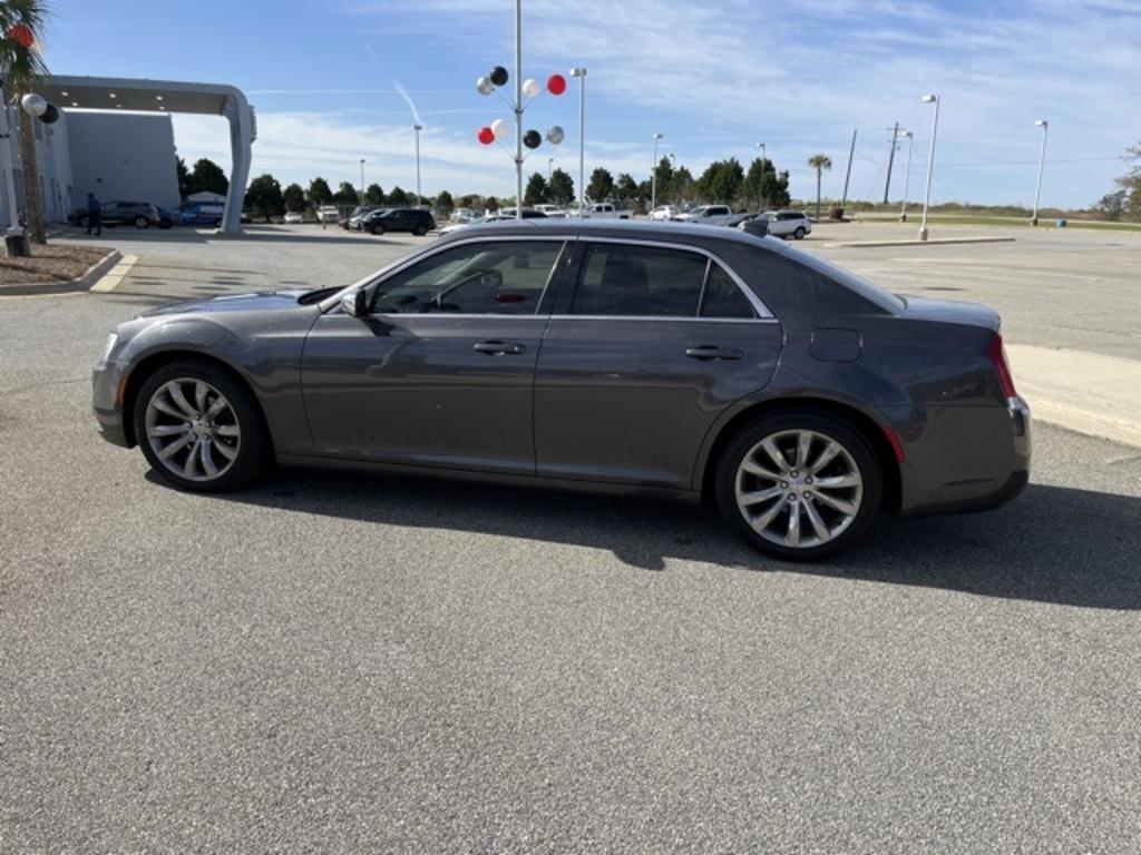 2018 Chrysler 300 - $19,500