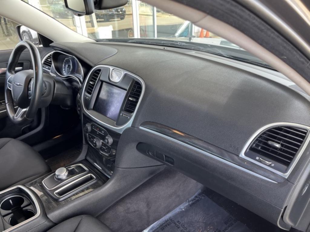2018 Chrysler 300 - $19,500