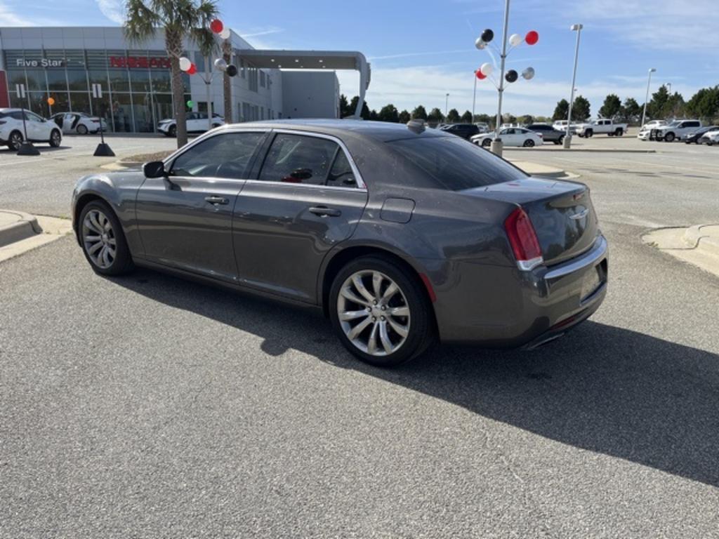 2018 Chrysler 300 - $19,500