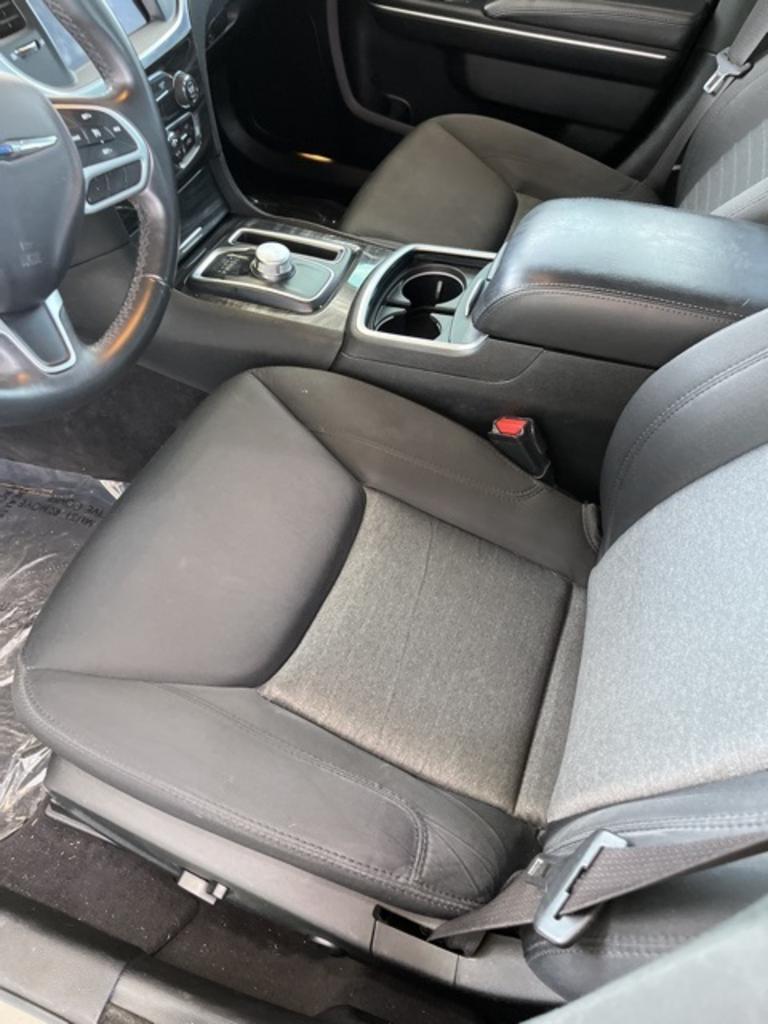 2018 Chrysler 300 - $19,500