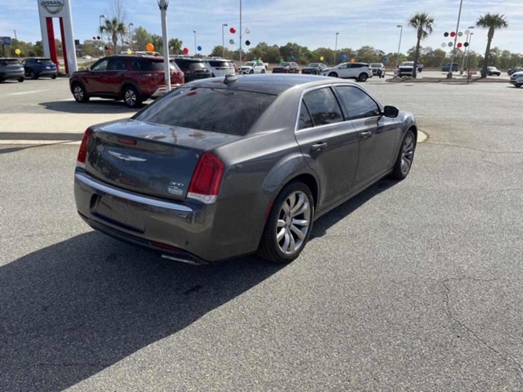 2018 Chrysler 300 - $19,500