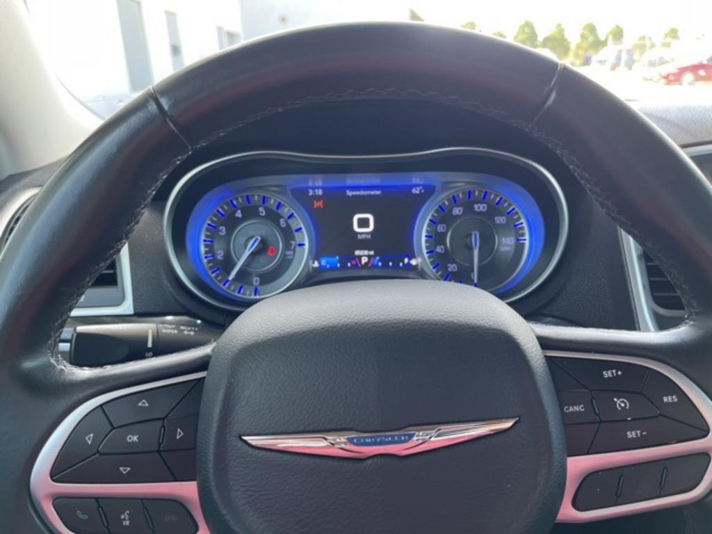 2018 Chrysler 300 - $19,500
