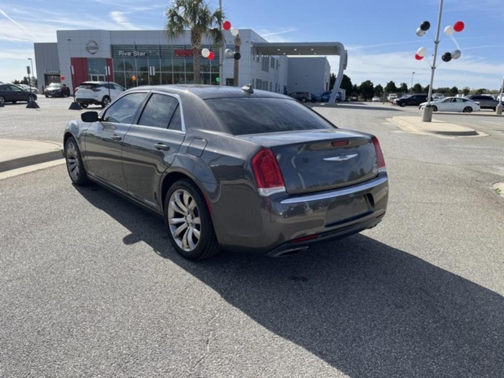 2018 Chrysler 300 - $19,500