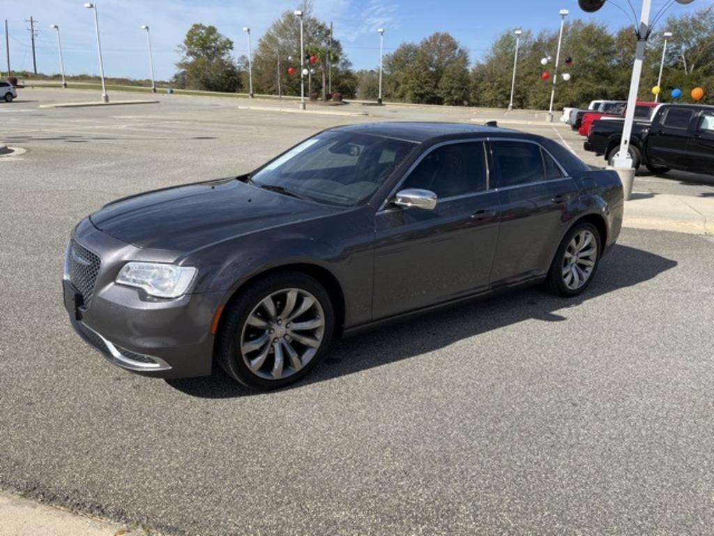 2018 Chrysler 300 - $19,500