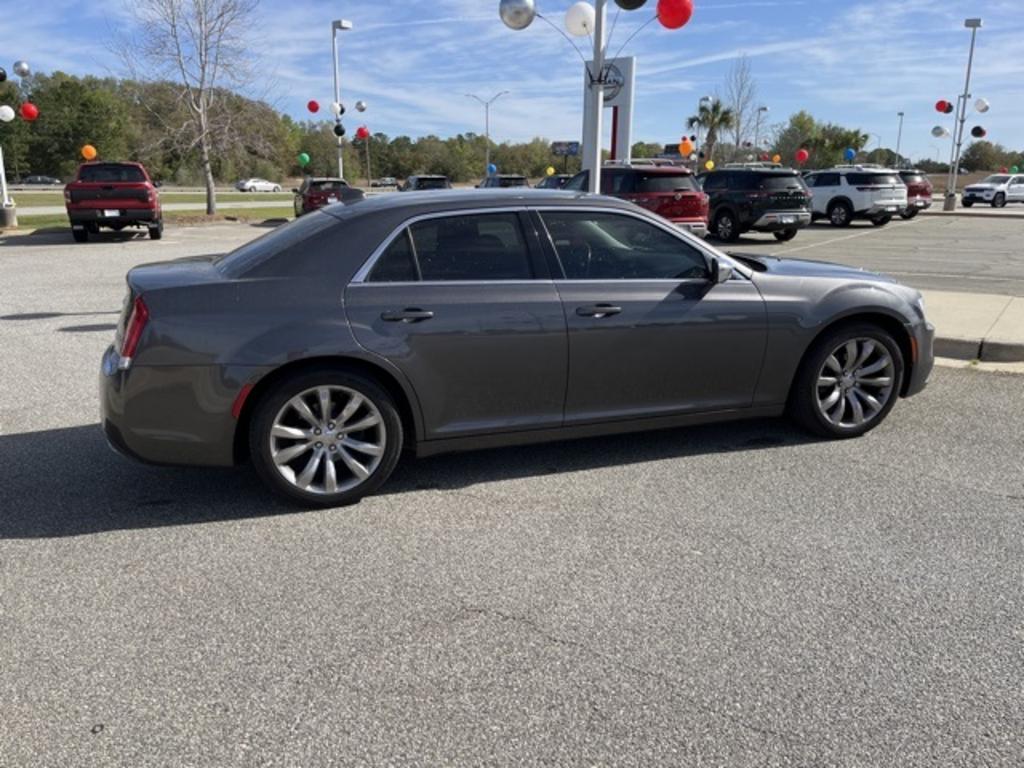 2018 Chrysler 300 - $19,500