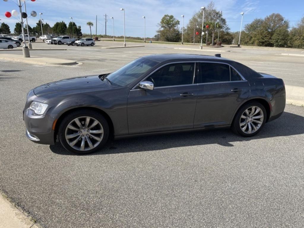 2018 Chrysler 300 - $19,500