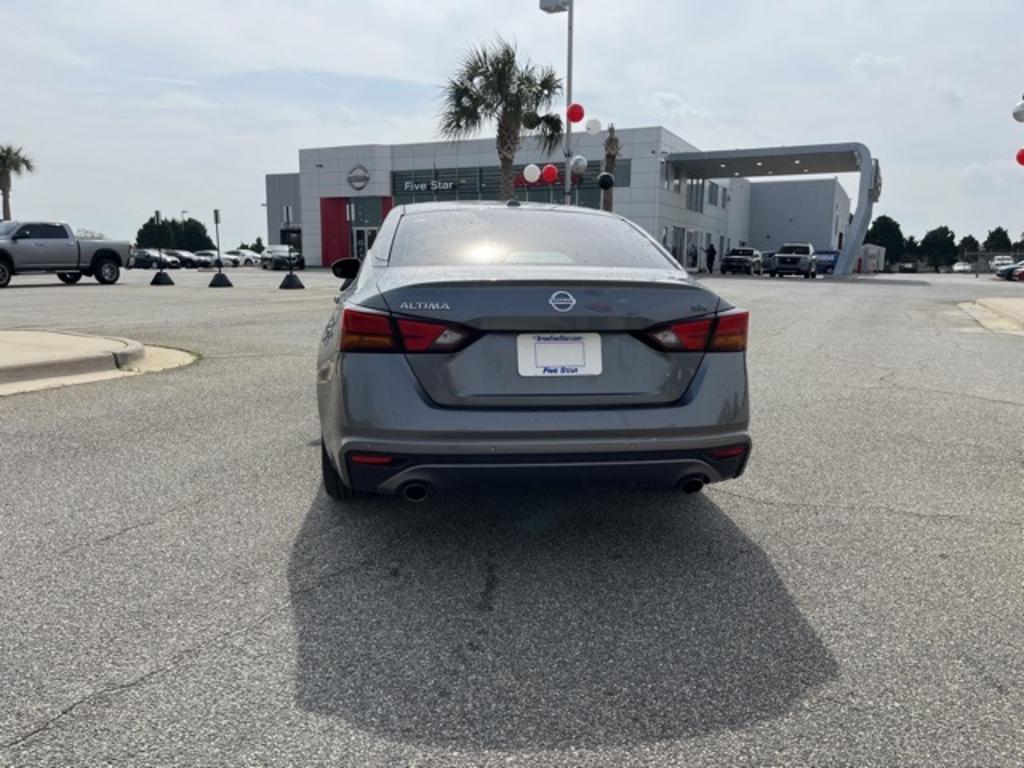 2020 Nissan Altima - $22,000
