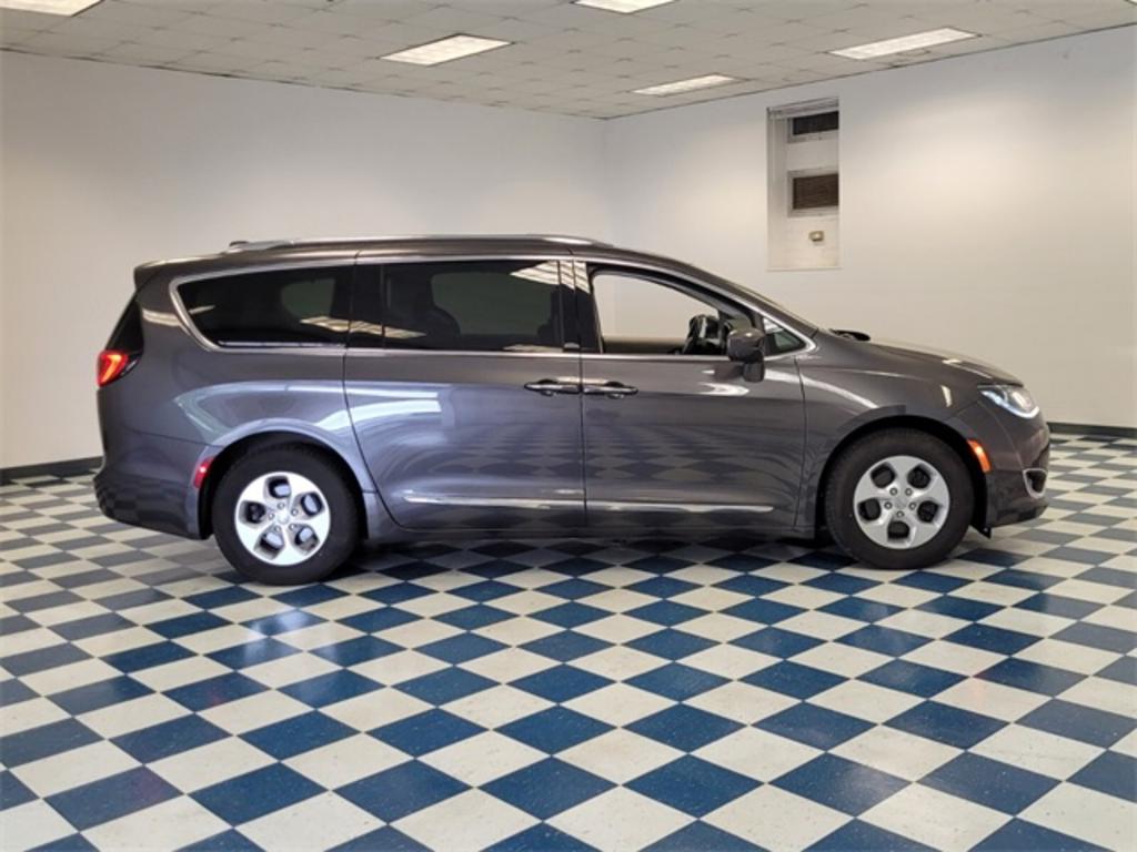 2017 Chrysler Pacifica - $21,000