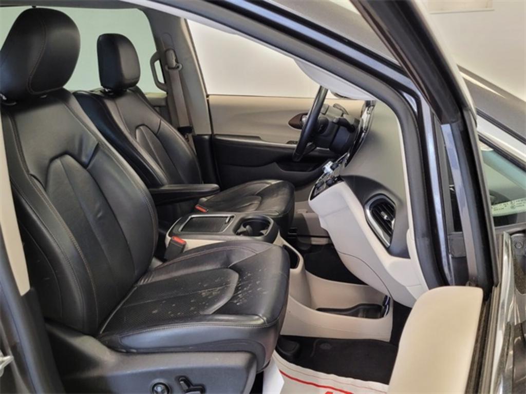 2017 Chrysler Pacifica - $21,000