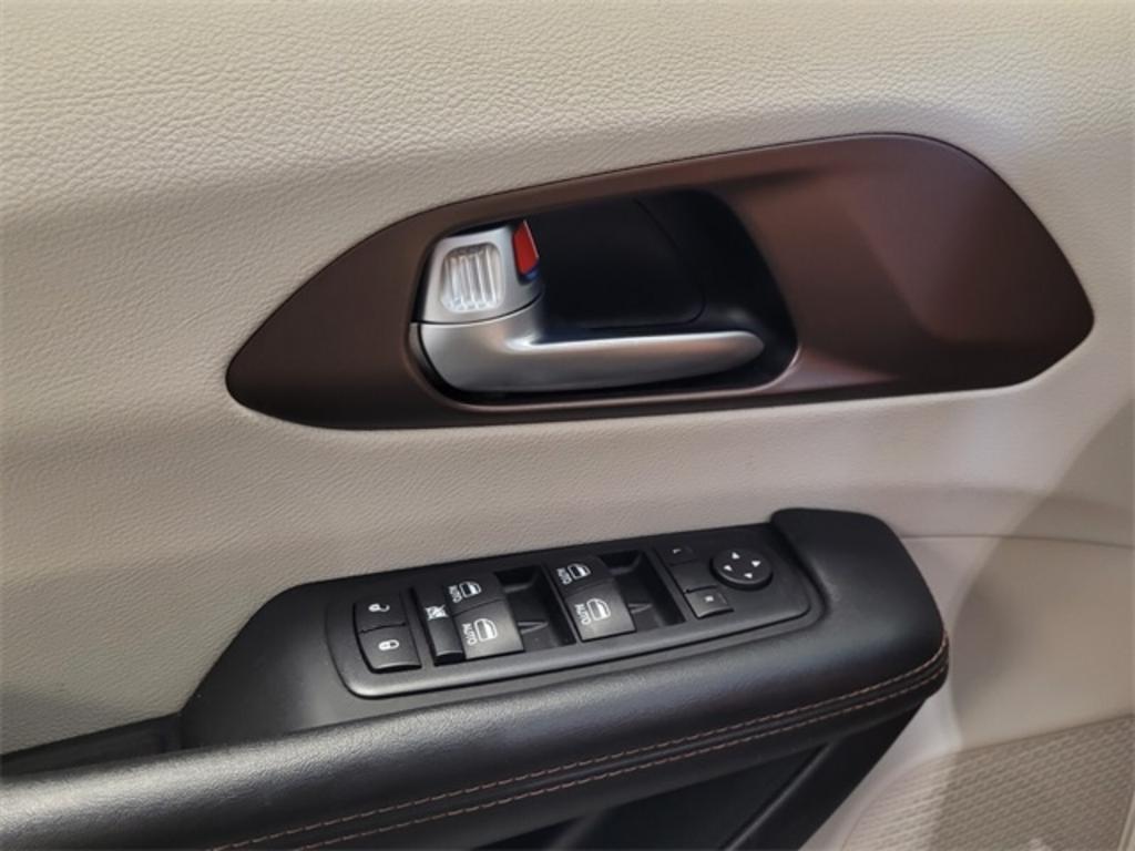 2017 Chrysler Pacifica - $21,000