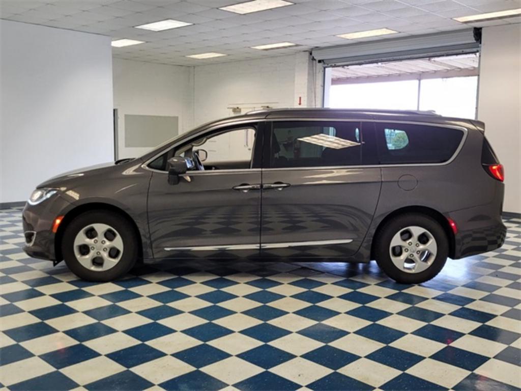 2017 Chrysler Pacifica - $21,000