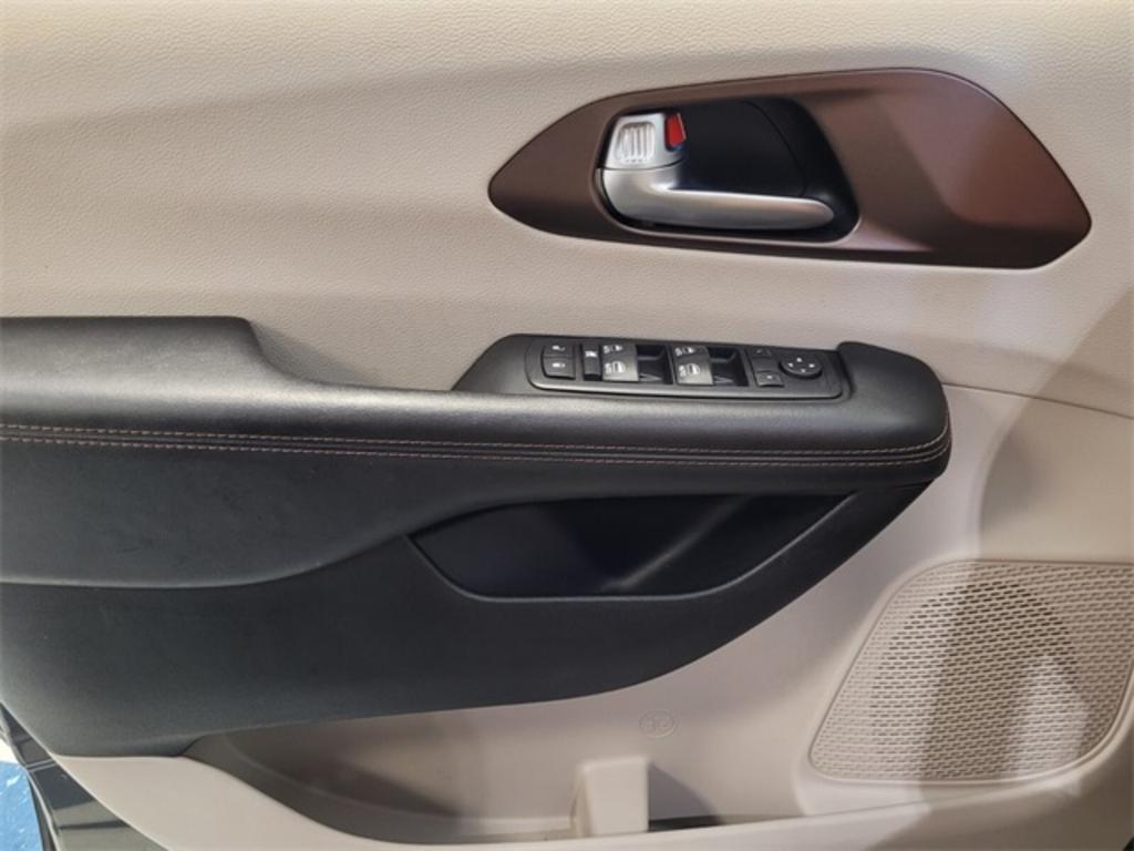 2017 Chrysler Pacifica - $21,000