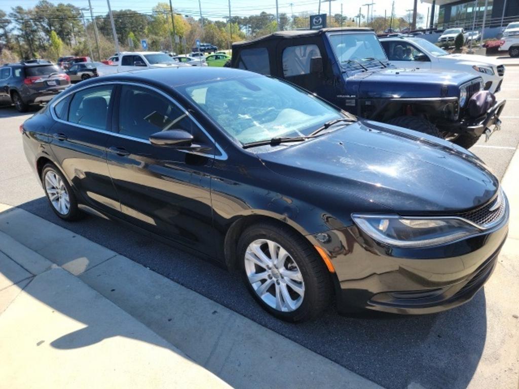 2016 Chrysler 200 - $14,000