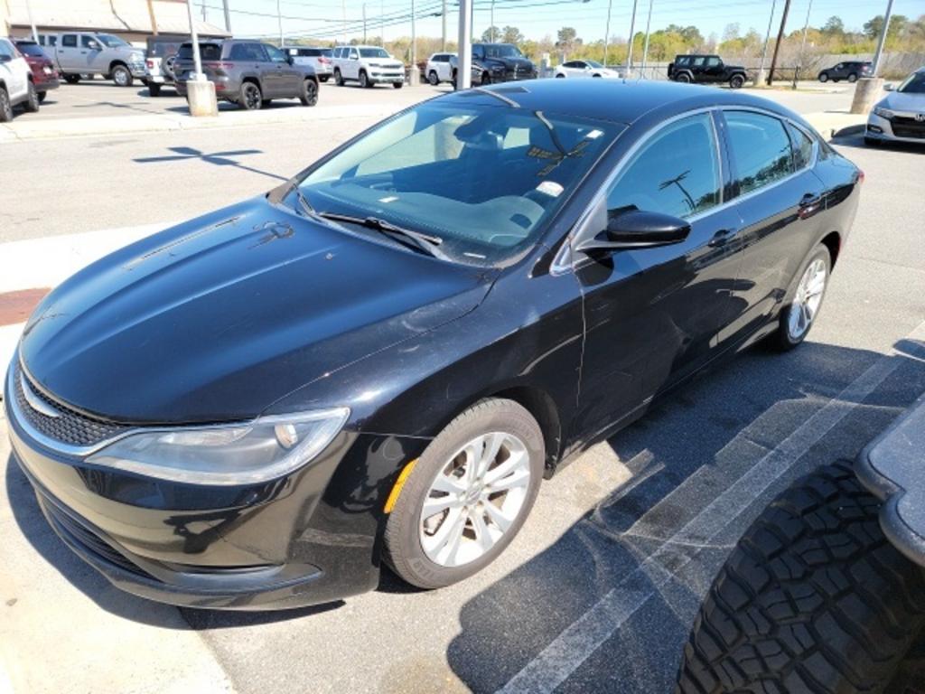 The 2016 Chrysler 200 LX photos