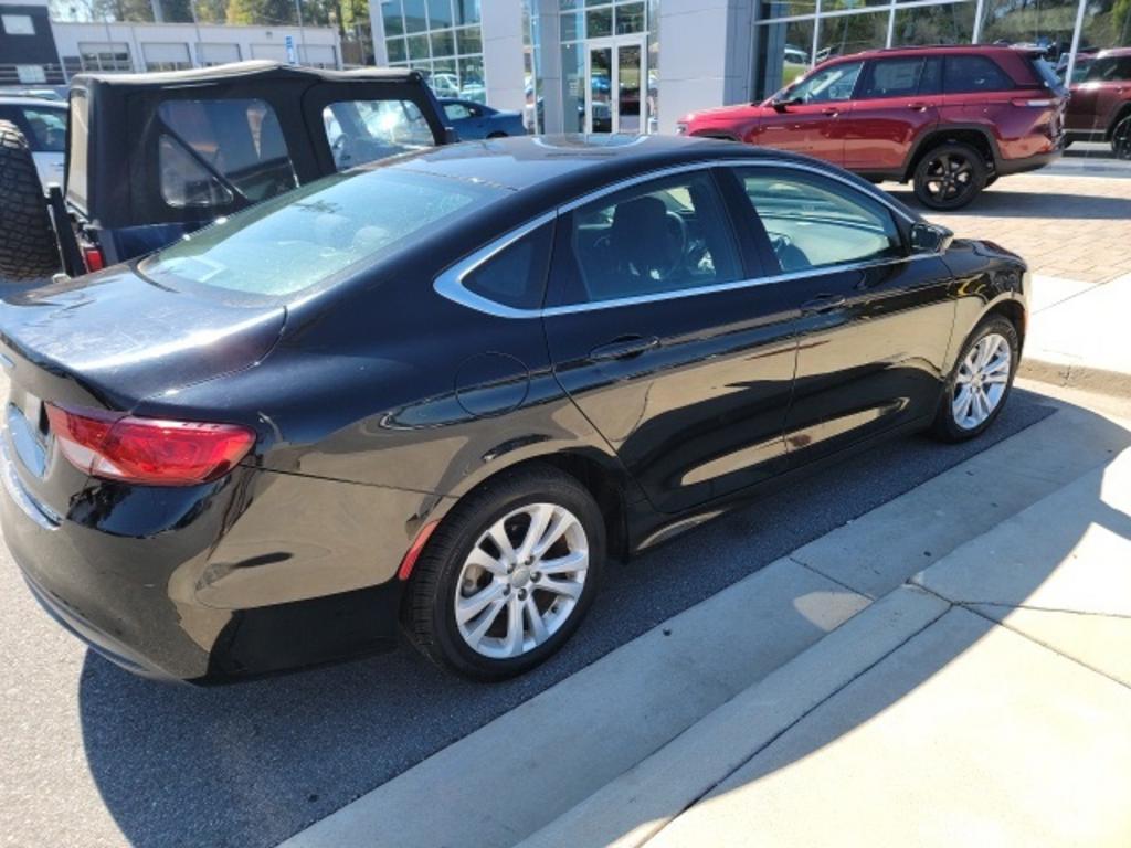2016 Chrysler 200 LX photo