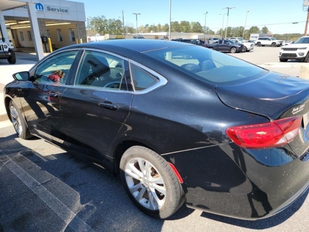 2016 Chrysler 200 - $14,000