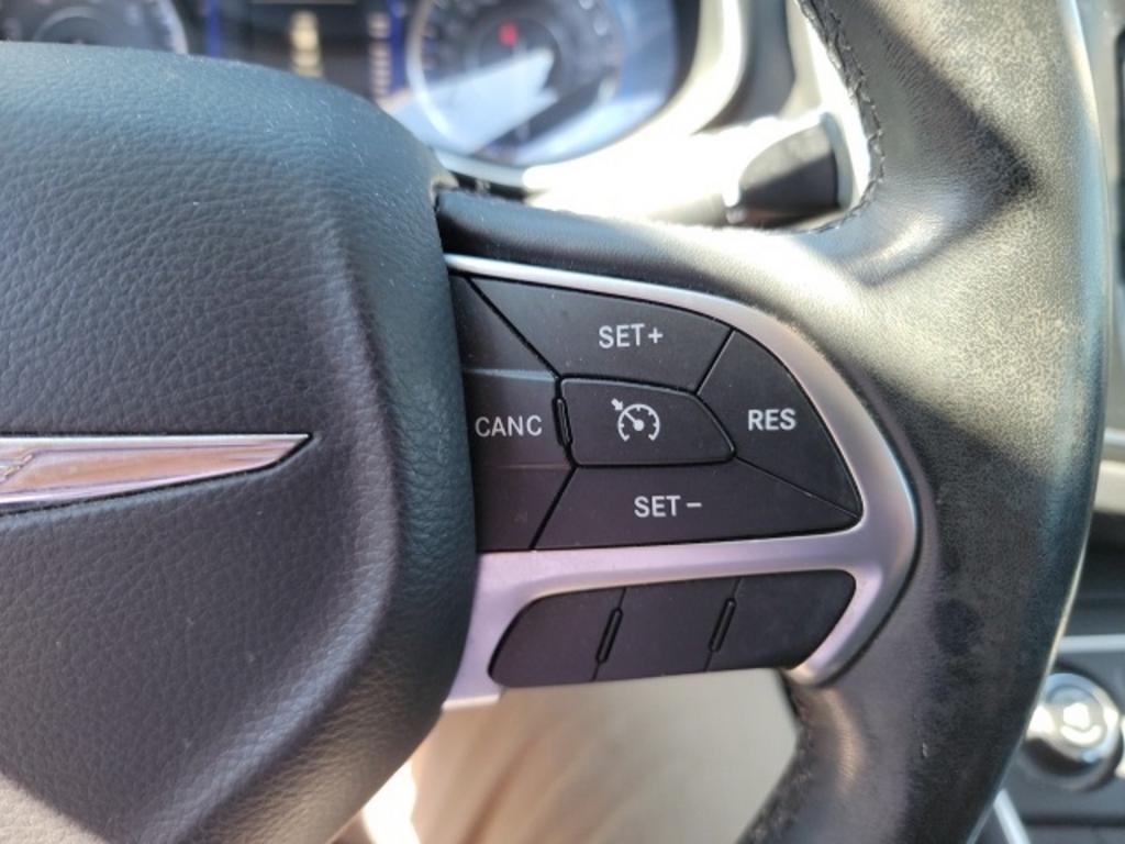 2016 Chrysler 200 LX photo