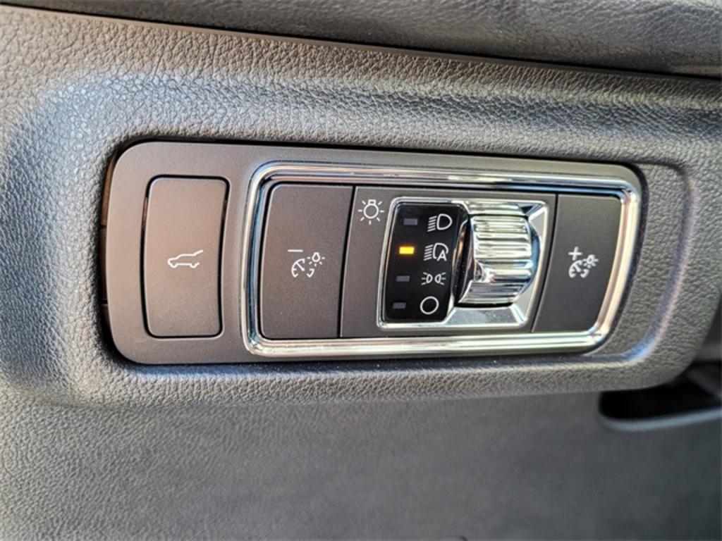 2020 Lincoln Corsair - $32,000