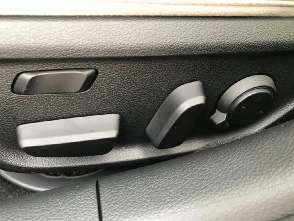 2023 Genesis G70 - $48,500