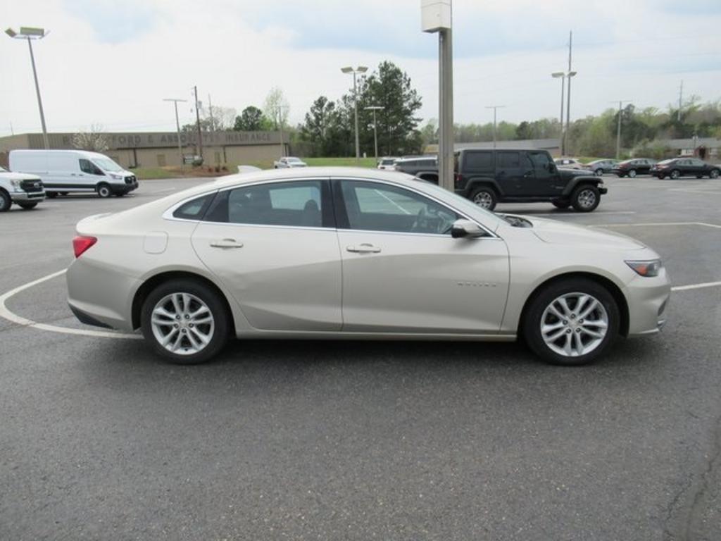 2016 Chevrolet Malibu - $12,500