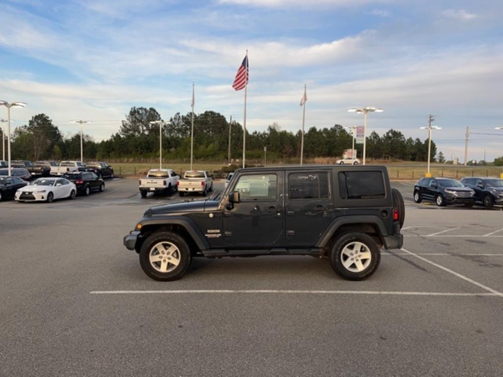 2017 Jeep Wrangler - $29,000