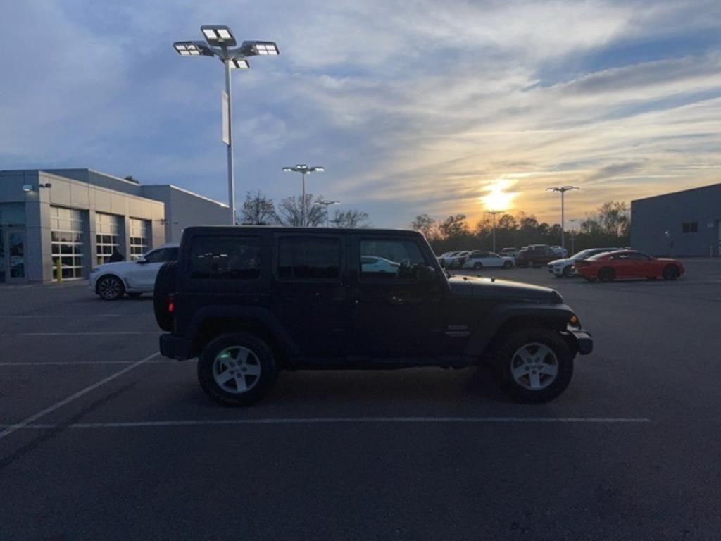 2017 Jeep Wrangler - $29,000