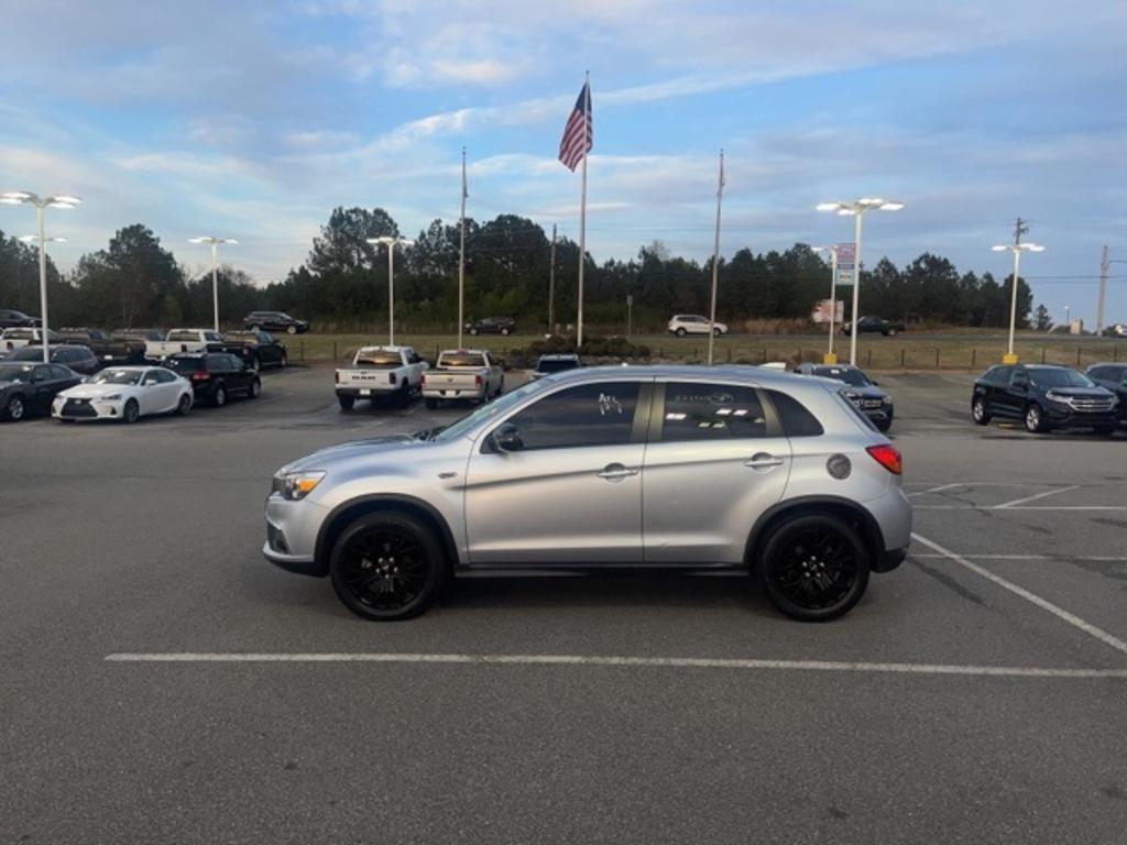 2017 Mitsubishi Outlander - $19,500