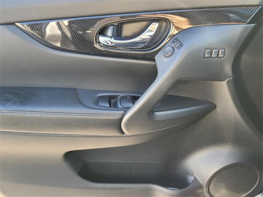 2018 Nissan Rogue - $21,000