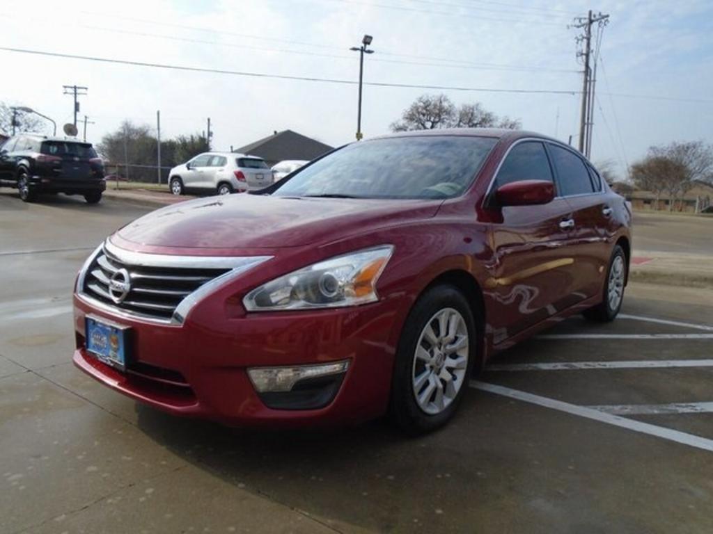2015 Nissan Altima - $14,000
