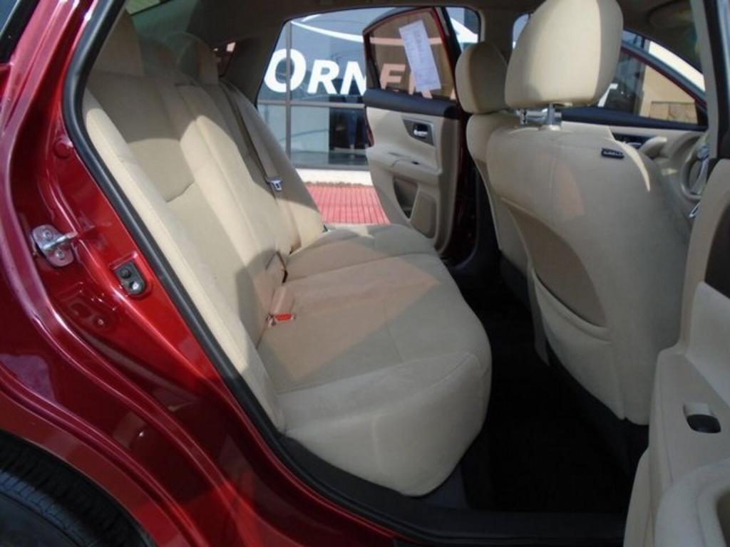 2015 Nissan Altima - $14,000