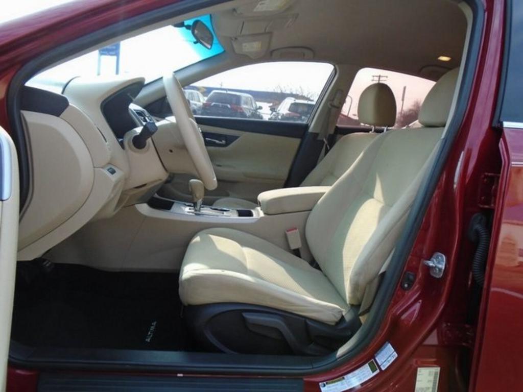 2015 Nissan Altima - $14,000