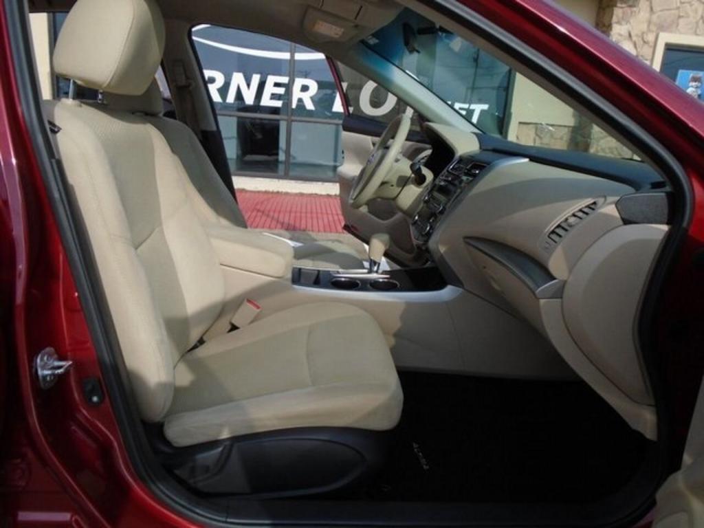 2015 Nissan Altima - $14,000
