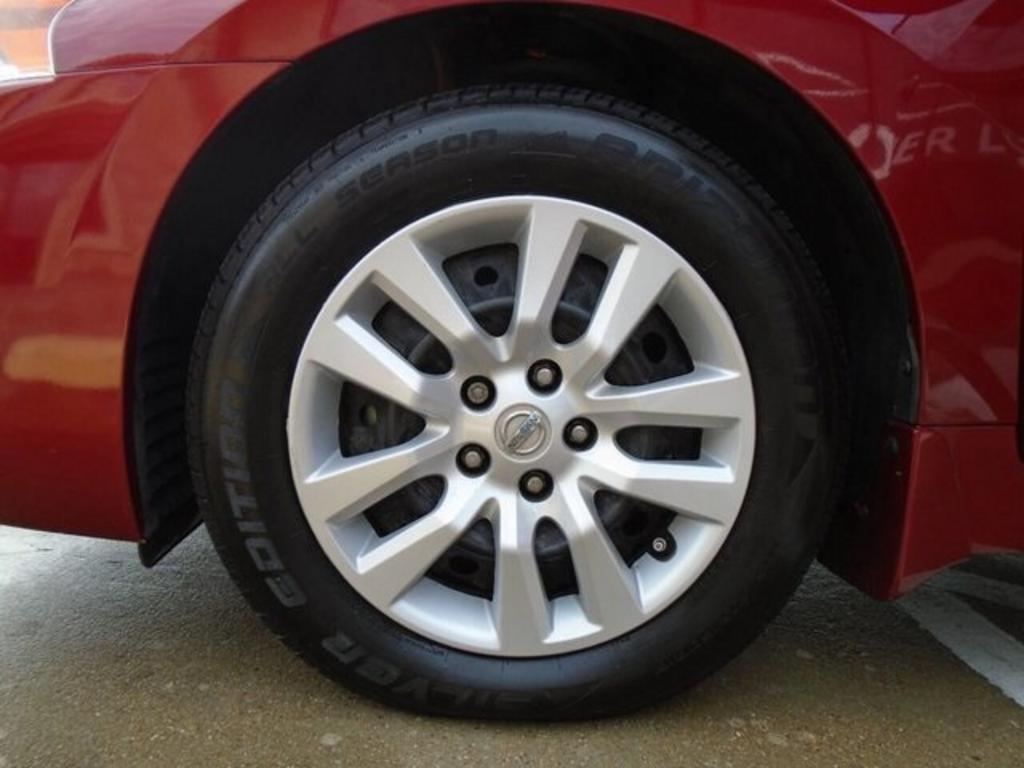 2015 Nissan Altima - $14,000