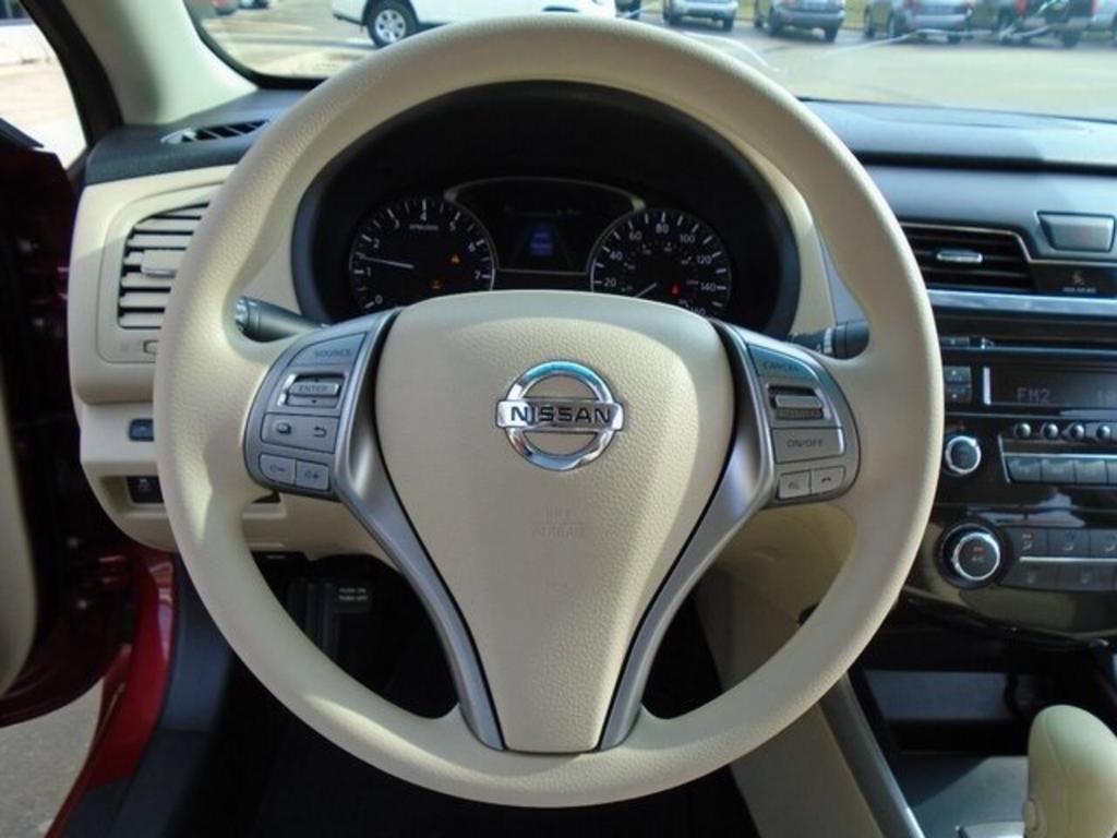 2015 Nissan Altima - $14,000