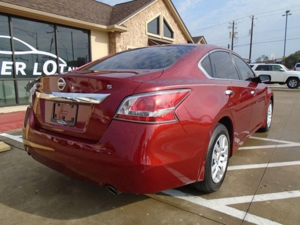2015 Nissan Altima - $14,000