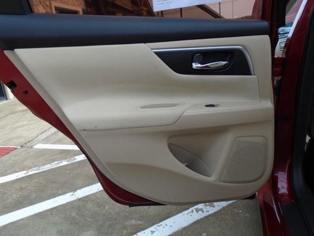 2015 Nissan Altima - $14,000