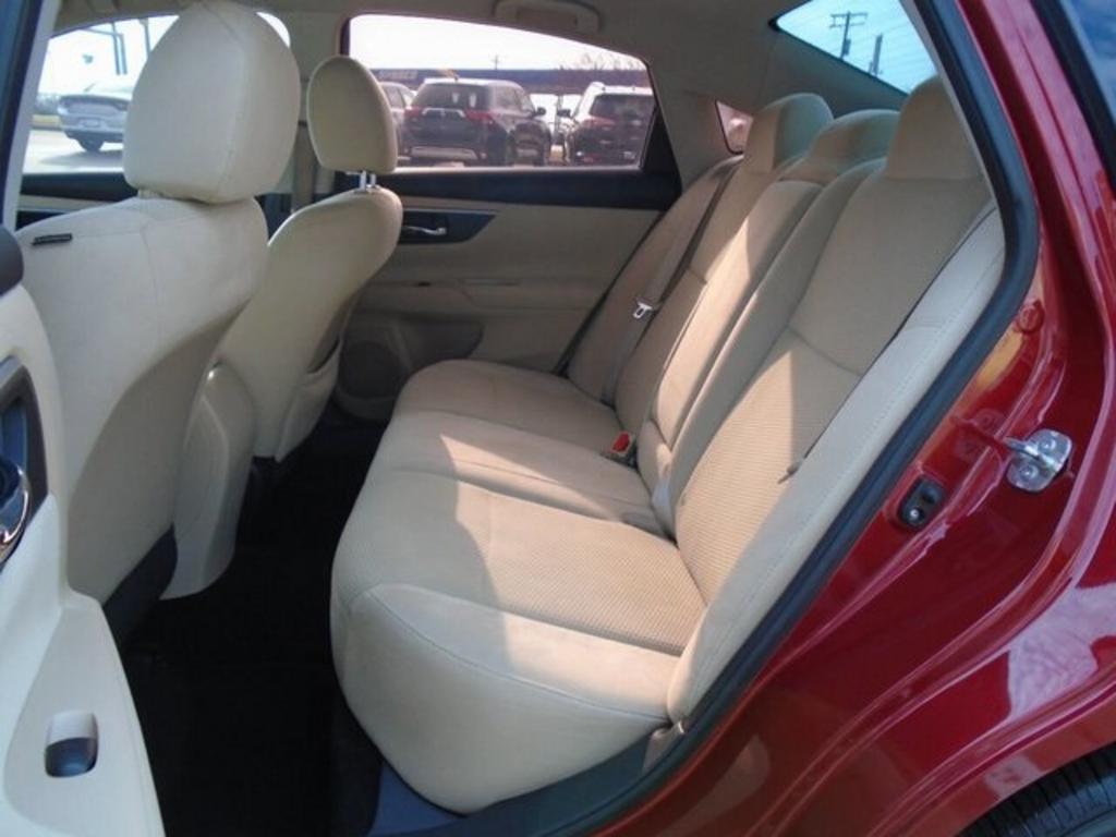 2015 Nissan Altima - $14,000