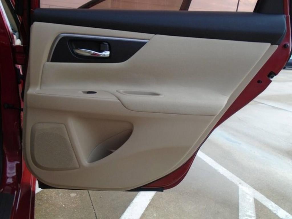 2015 Nissan Altima - $14,000